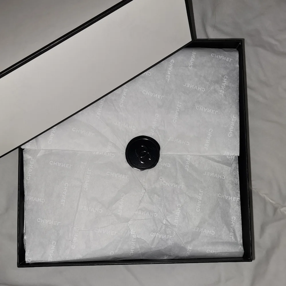 CHANNEL - Picture 2 of 6